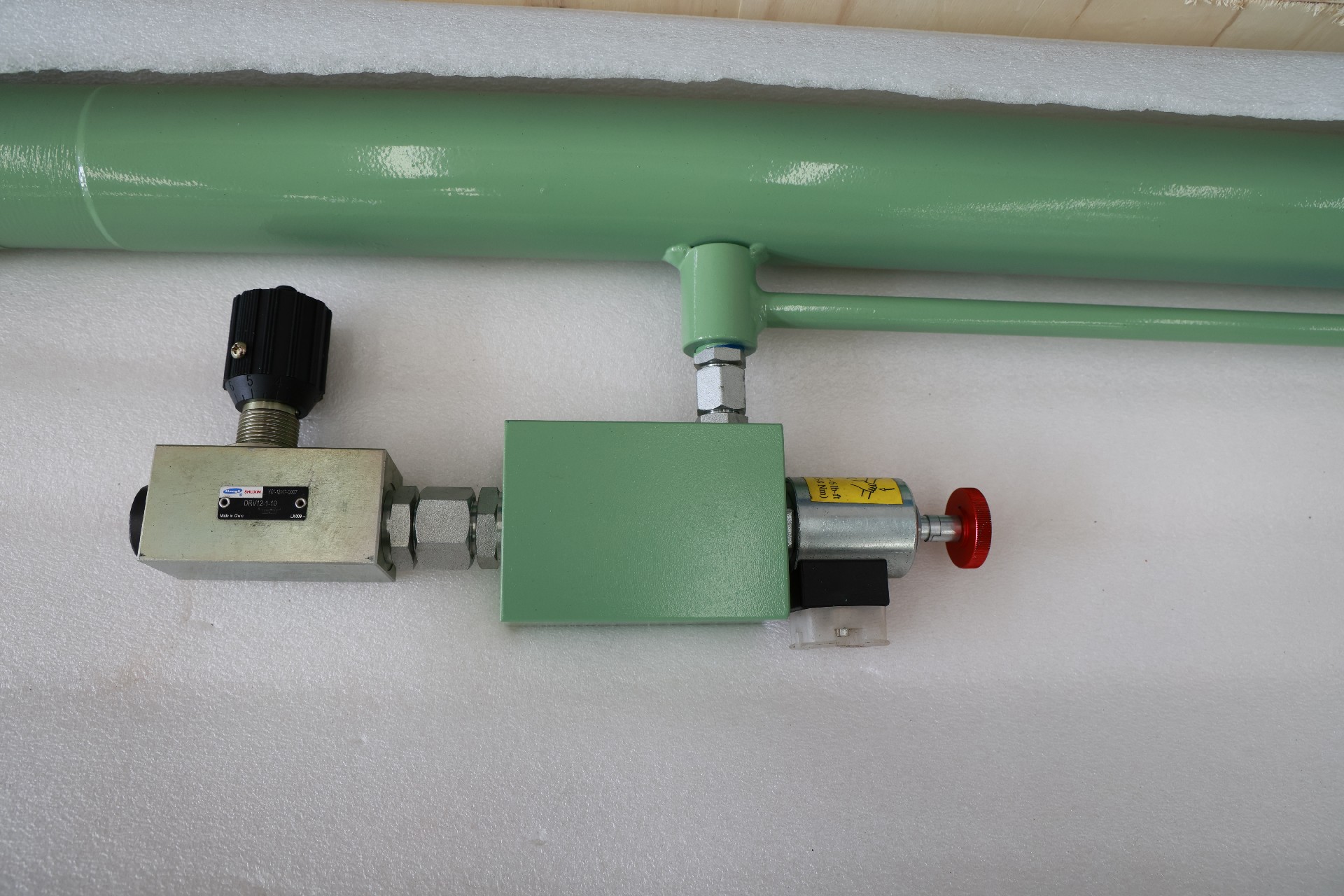 Hydraulic jacking cylinders