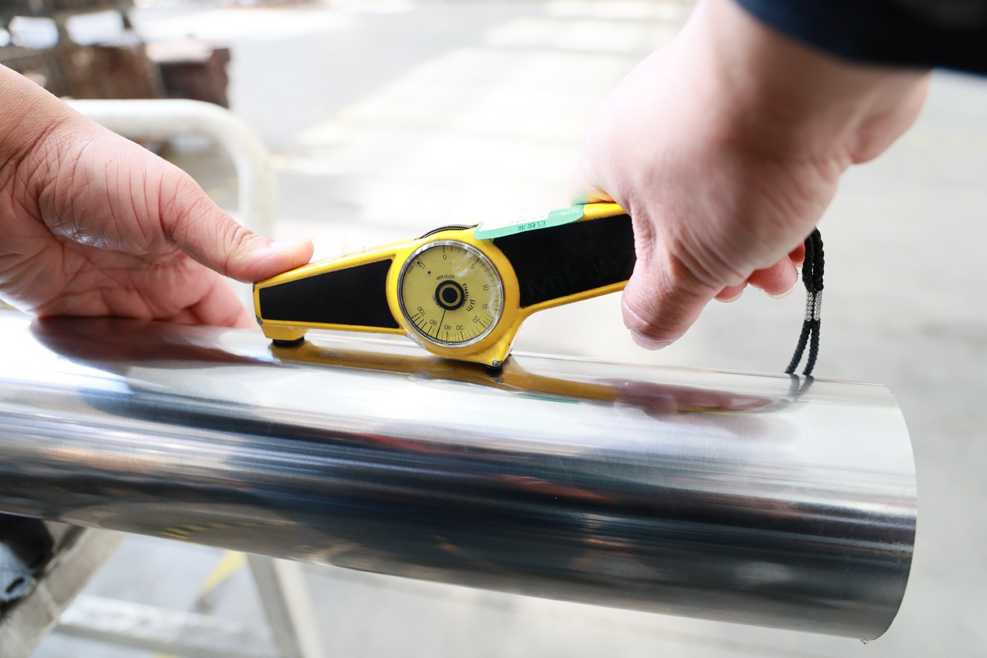 Hydraulic cylinder manufacture