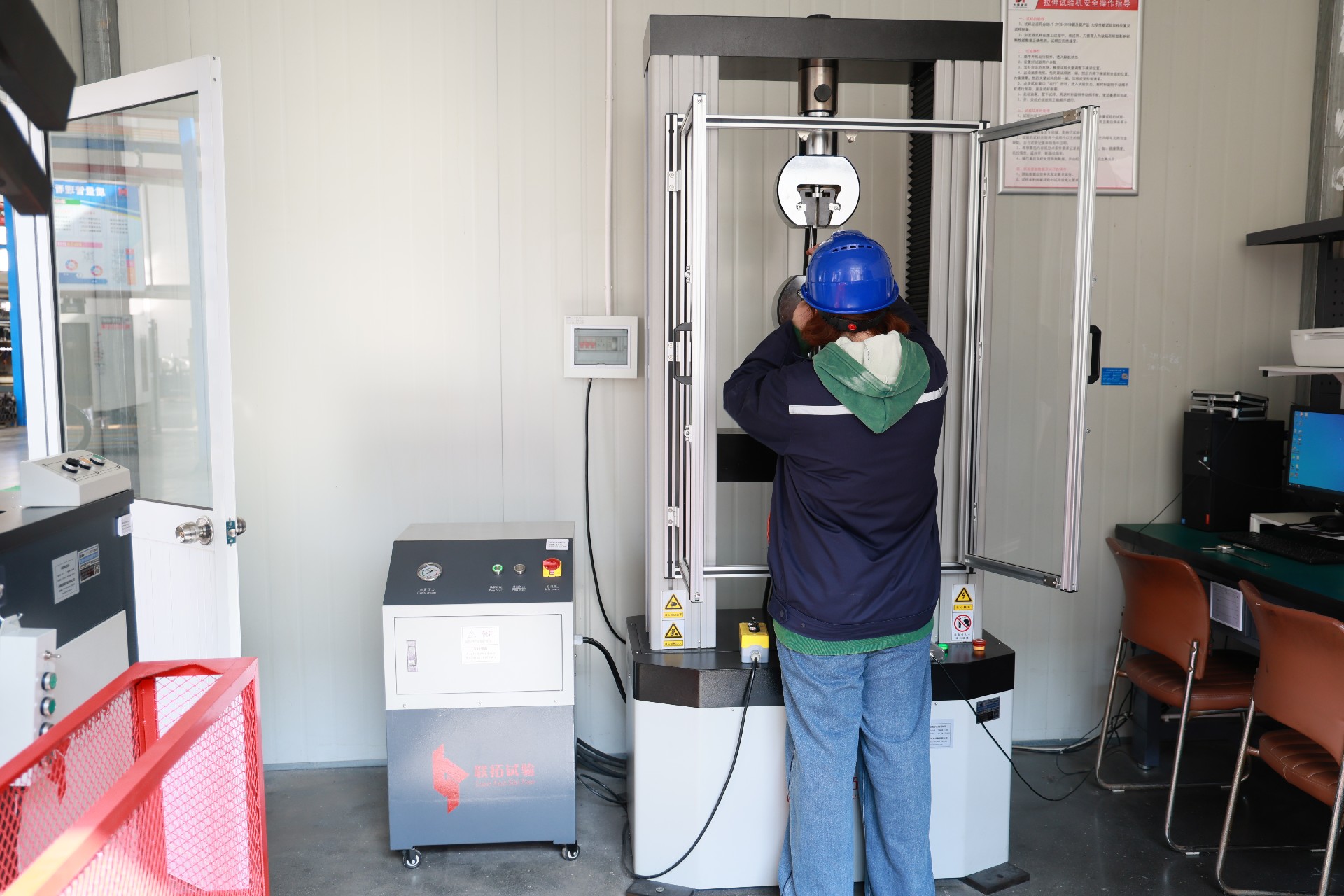 Marine hydraulic cylinder