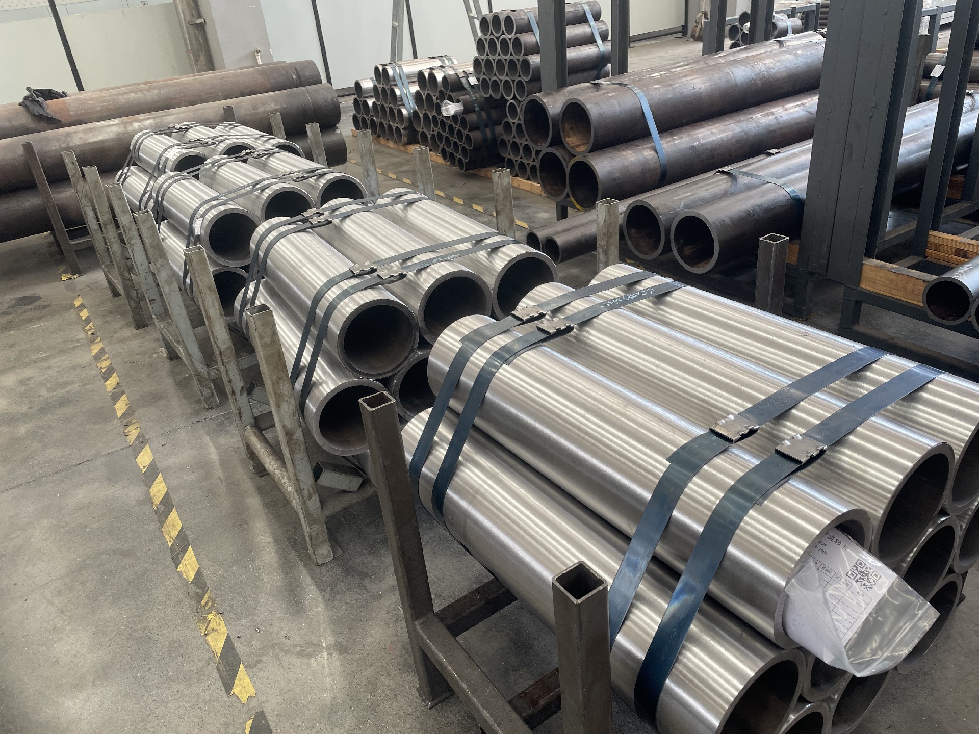 Large hydraulic cylinders