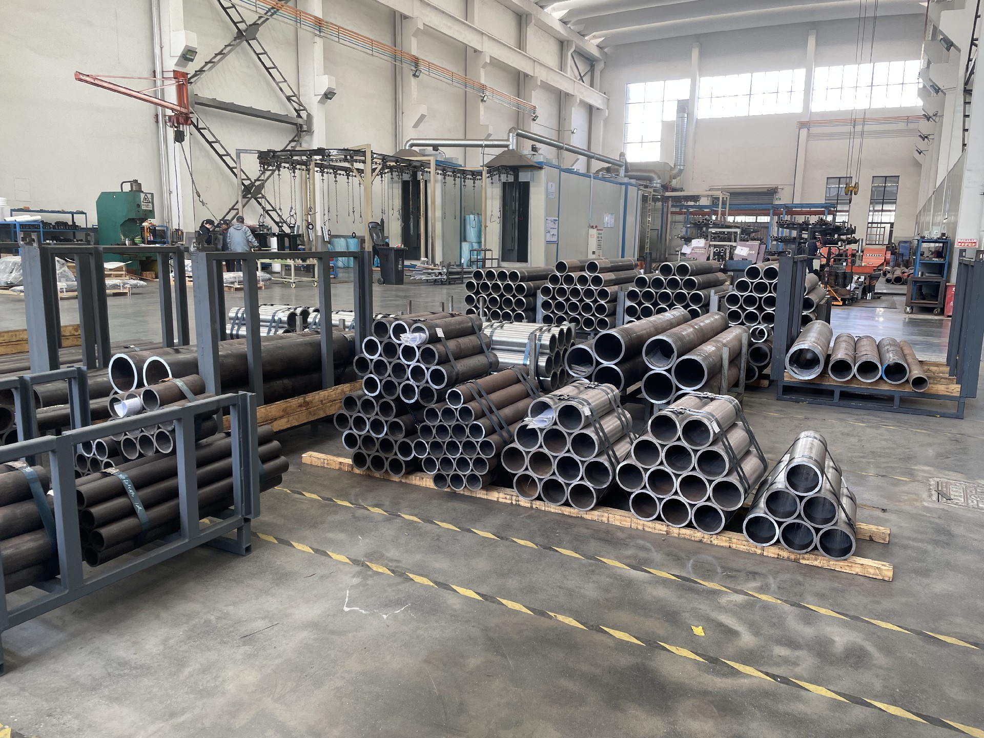 High pressure hydraulic cylinders