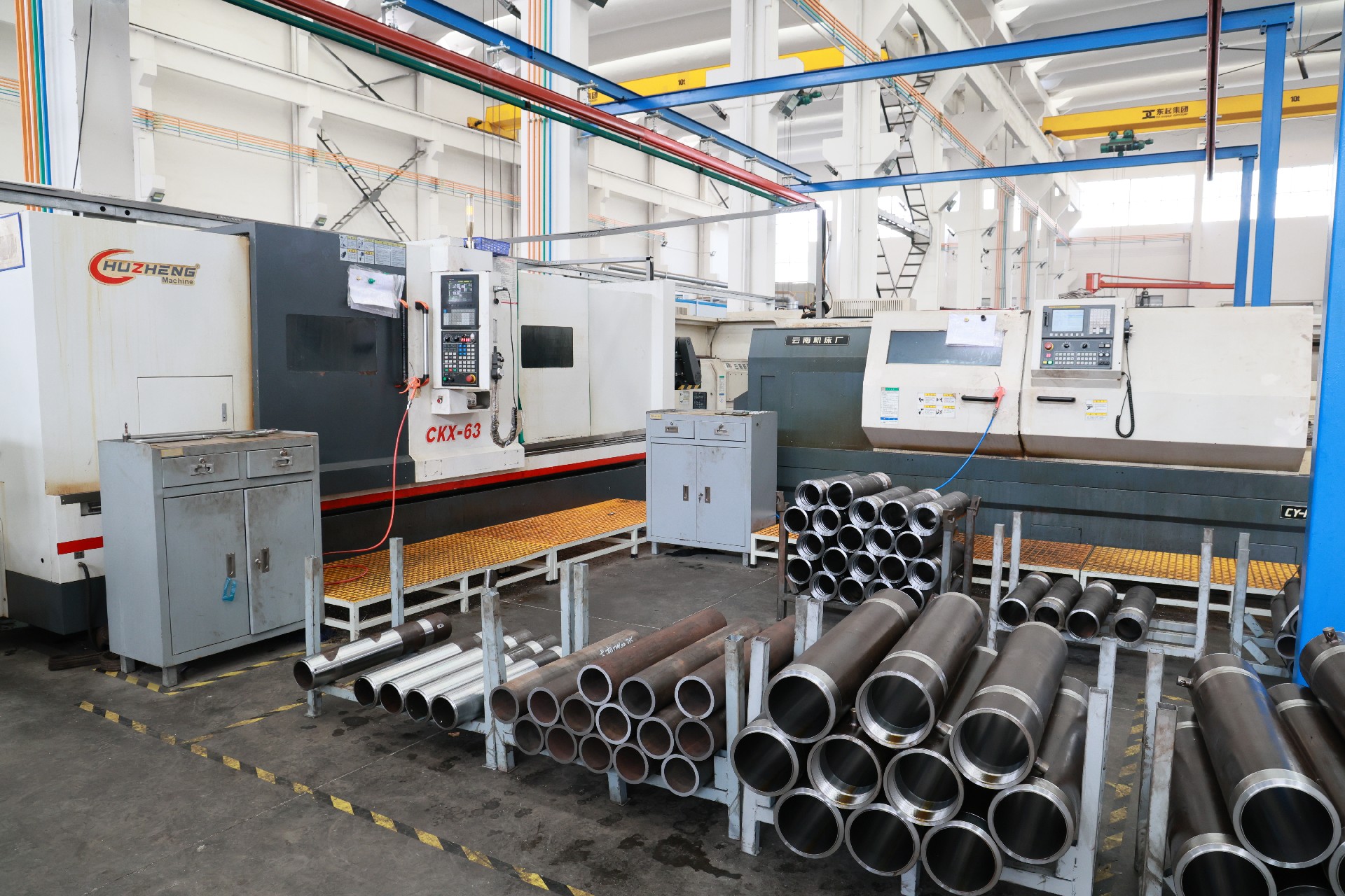 Pushing Hydraulic cylinder of the prying machine trolley