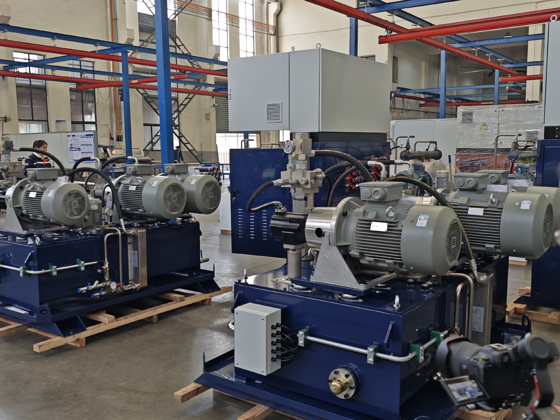 Hydraulic system of papermaking machinery